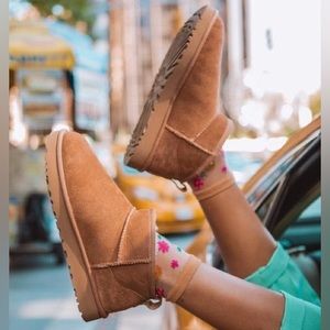 UGG Ultra Mini Boots (Chestnut) - NWT + Box